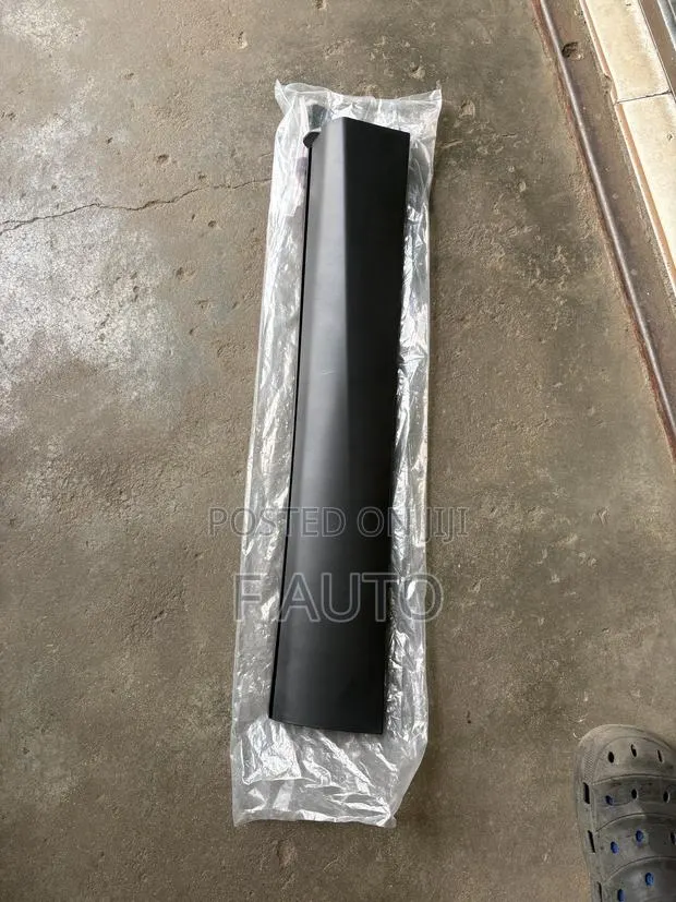 Mitsubishi Outlander 2023,2024,2025,2026 Back Door Moulding · Photo 1