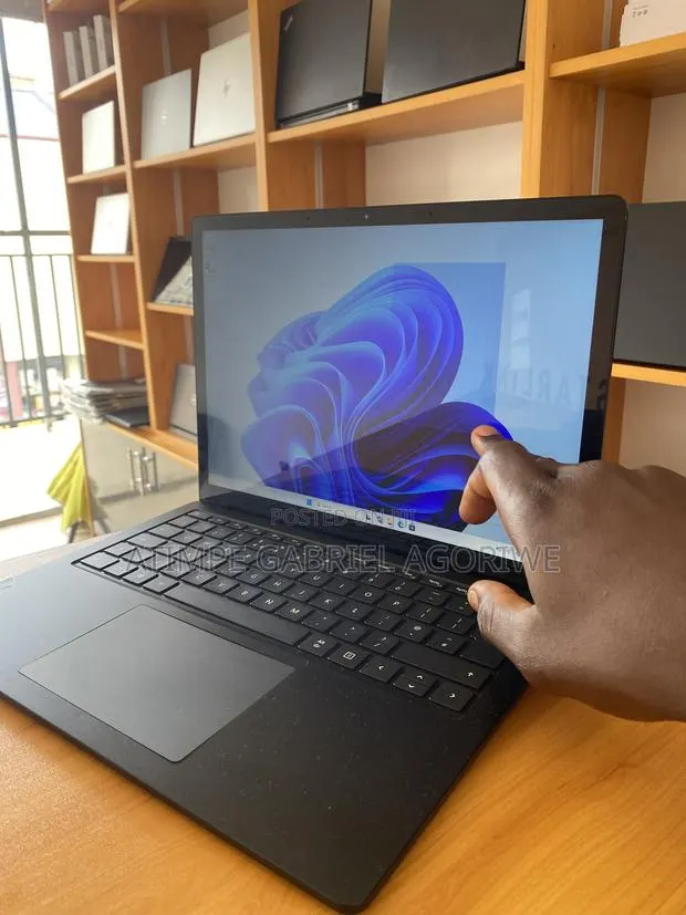 Laptop 8GB Intel Core i5 SSD 256GB · Photo 1