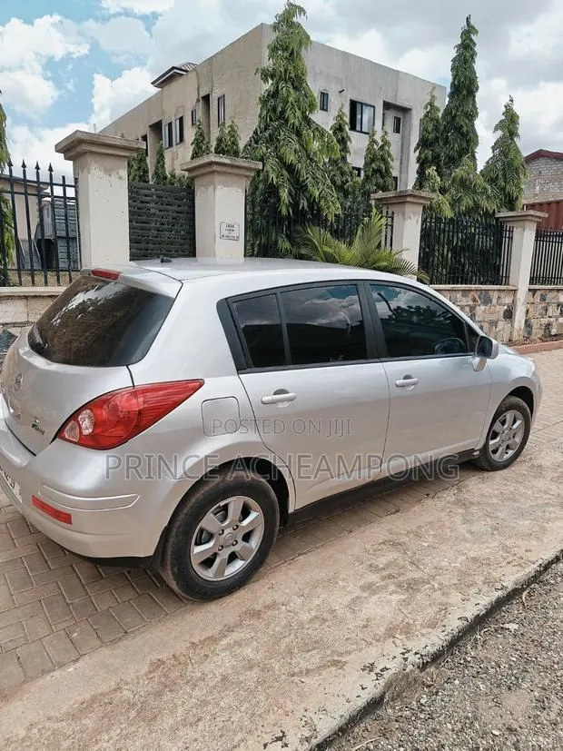 Nissan Versa 2013 Silver · Photo 1