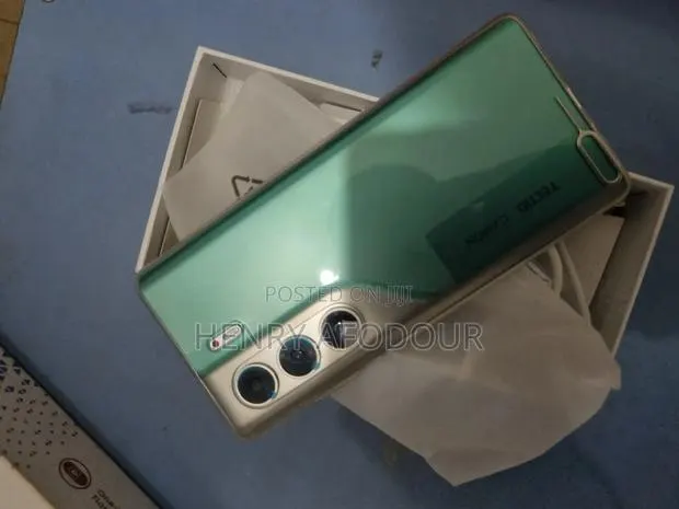 New Tecno Camon 40 256 GB Green · Photo 1