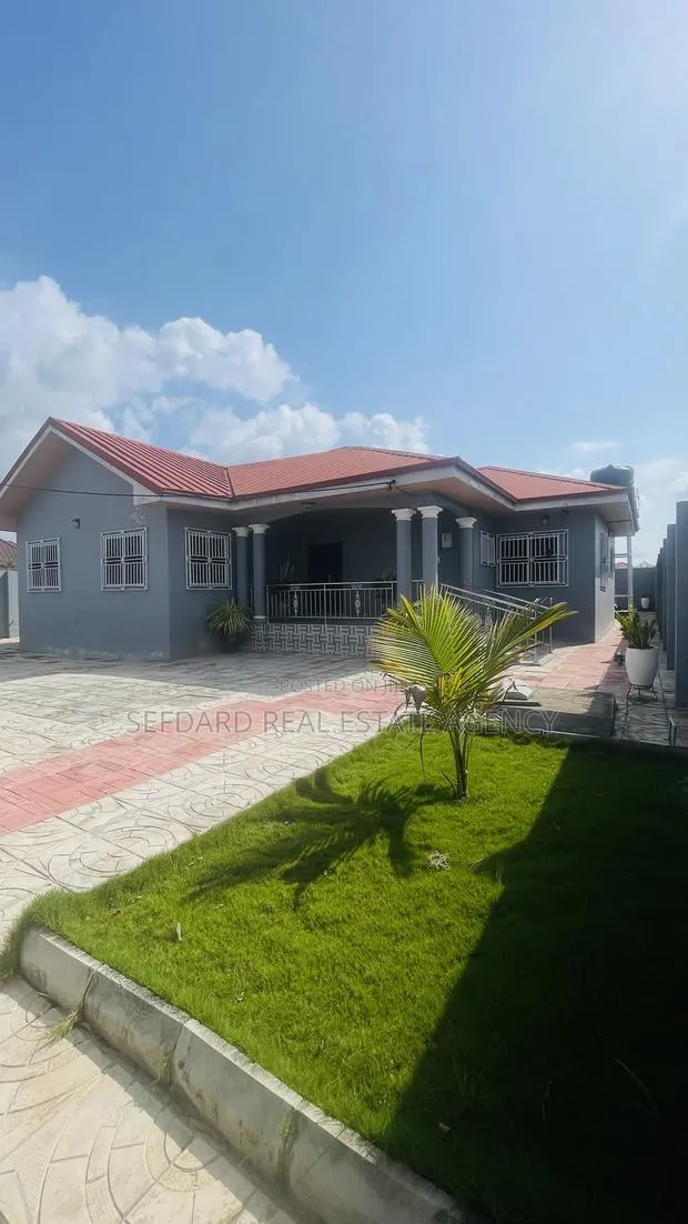 3bdrm House in Sefdard Properties, Amasaman for rent · Photo 1
