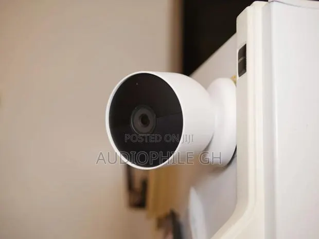 Google Nest Cam Outdoor or Indoor Battery Security Camera · Photo 1