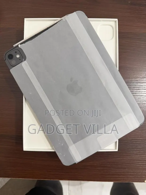 Apple iPad Pro 11 (2024) 256 GB Gray · Photo 1