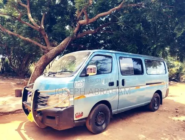 Nissan Caravan (Urvan) 2008 Green · Photo 1