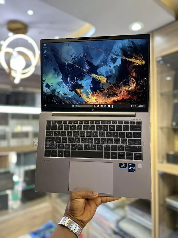 Laptop HP ZBook Firefly G9 32GB Intel Core i7 SSD 512GB · Photo 1