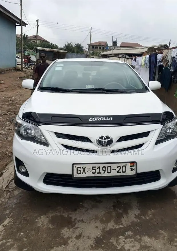 Toyota Corolla S 5-Speed 2013 White