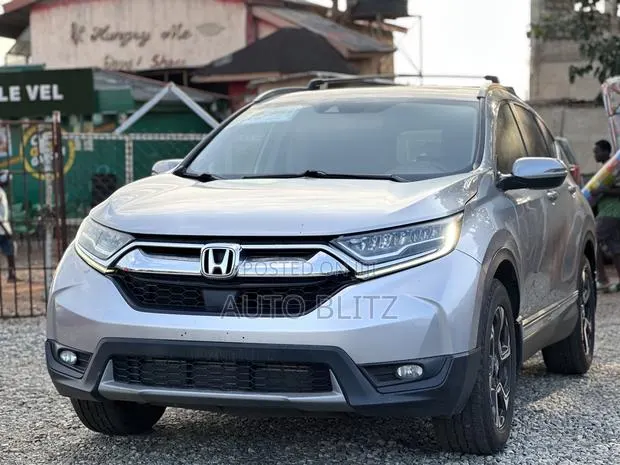 Honda CR-V 2017 Silver · Photo 1