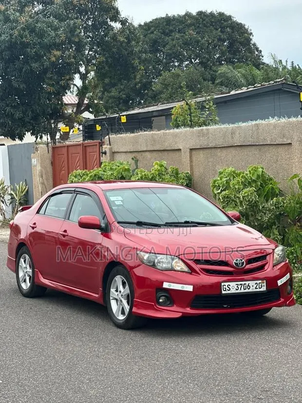 Toyota Corolla S 4dr Sedan (1.8L 4cyl 4A) 2013 Red · Photo 1