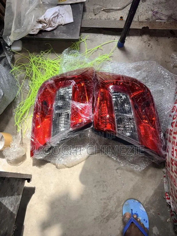 Honda Civic 2011/2012 Tail Light PAIR · Photo 1