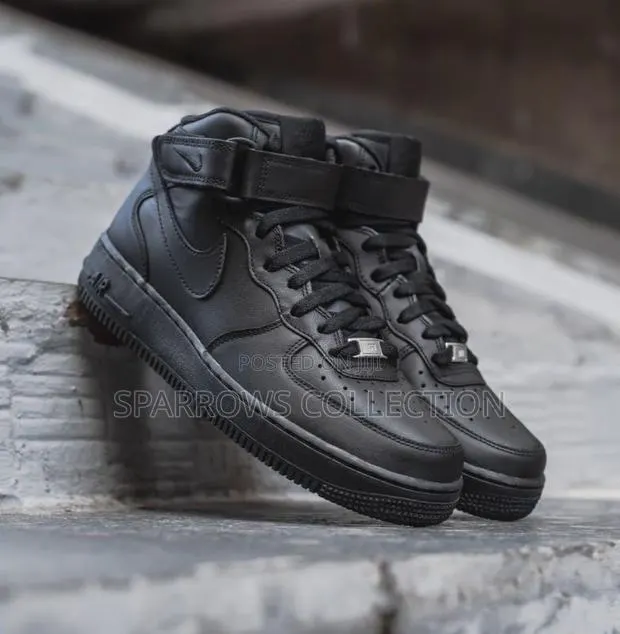 Nike Air Force1 High All Black · Photo 1