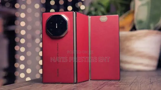 New Huawei Mate XT Ultimate Design 256 GB Black · Photo 1