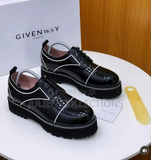 Givenchy Leather Mirror Shoe Black White · Photo 1