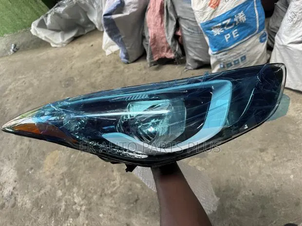 Hyundai Elantra Headlight 2014 2015 2016 · Photo 1