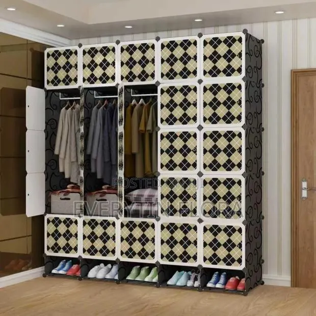 25 Cubes Plastic Wardrobe · Photo 1