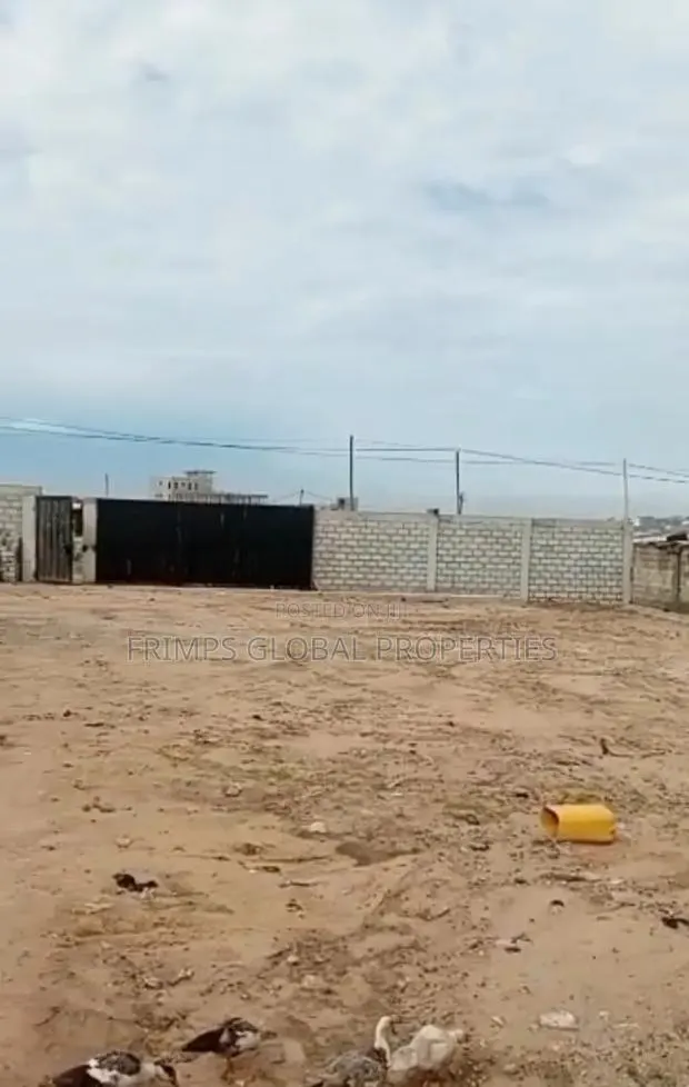 Roadside 6 Acres at Accra- Tema Beach Road for Sale · Photo 1