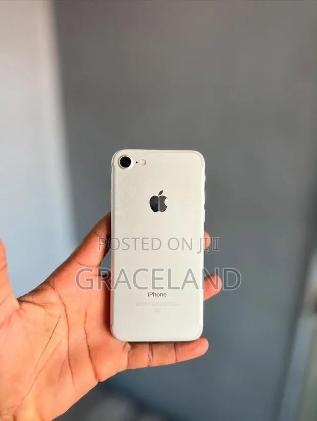 Apple iPhone 7 128 GB Gray · Photo 1
