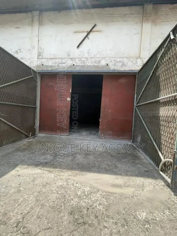 500 Square Meter Warehouse to Let · Photo 1