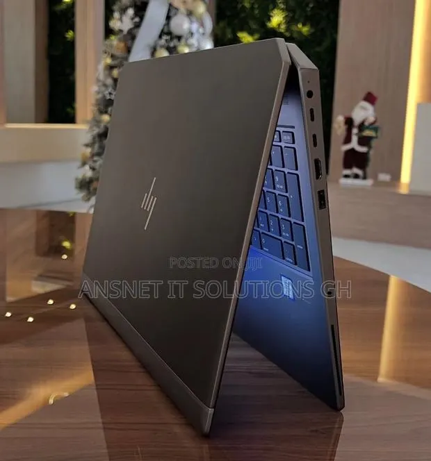 New Laptop HP ZBook 17 16GB Intel Core i5 SSD 256GB · Photo 1