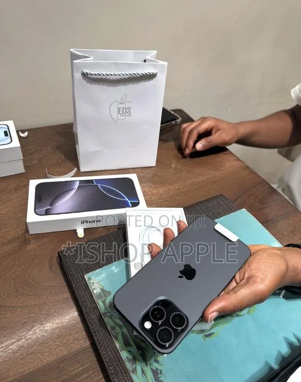 Apple iPhone 15 Pro Max 256 GB Black · Photo 1