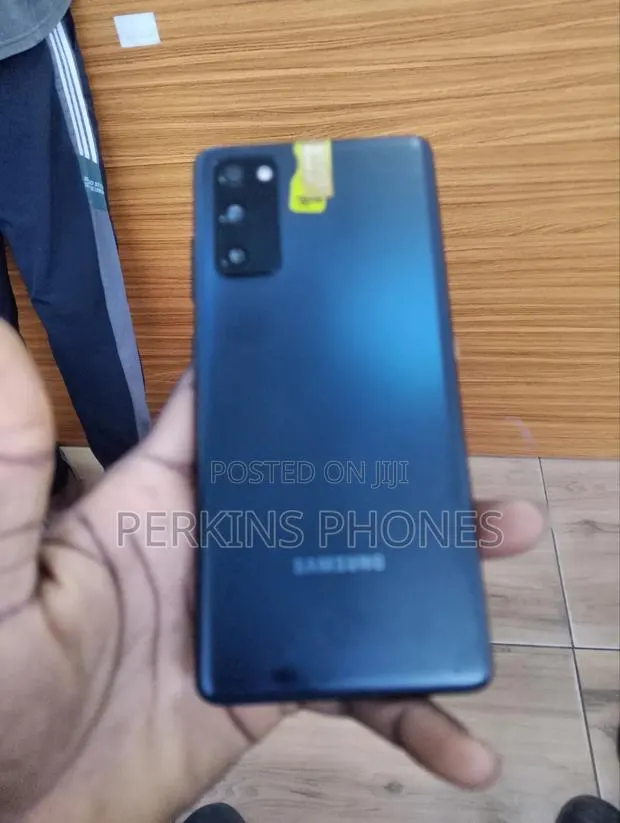 Samsung Galaxy S20 FE 128 GB Blue · Photo 1