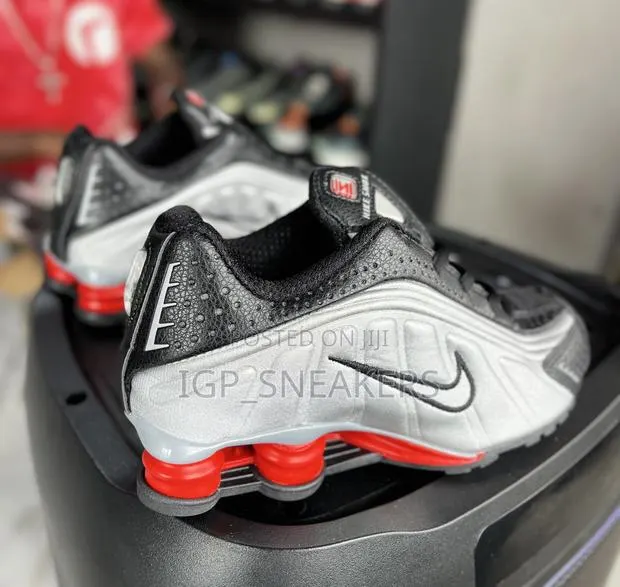 Nike Shox R4 · Photo 1