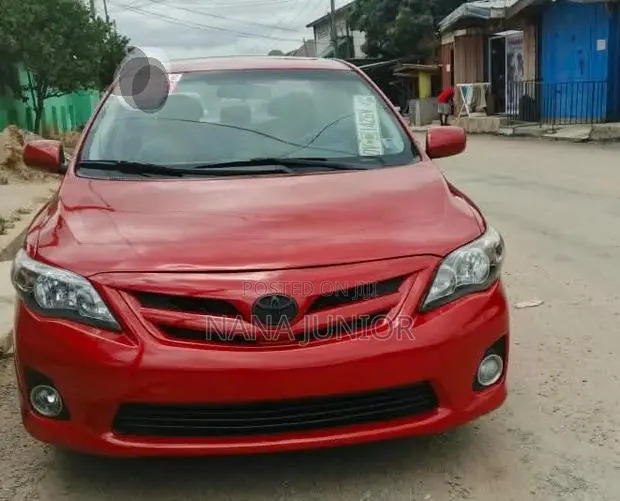 Toyota Corolla 2013 Red · Photo 1