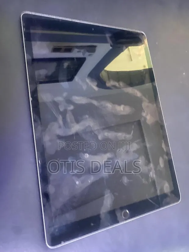 Apple iPad Pro 12.9 (2017) 128 GB Gray · Photo 3