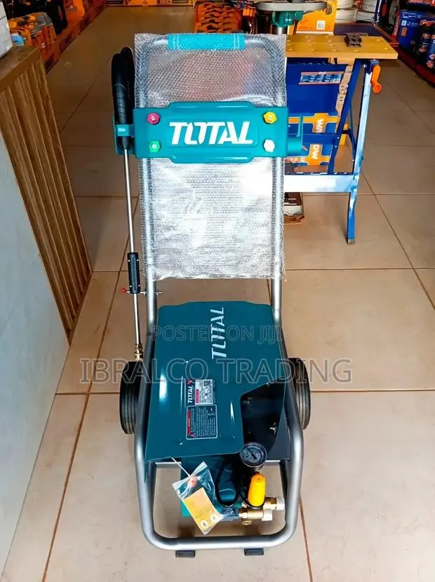 Total Commercial Pressure Washer · Photo 1