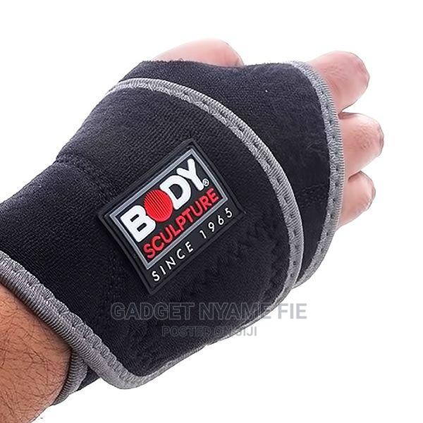 Body Sculpture Wrist Wrap With Terrycloth · Photo 2