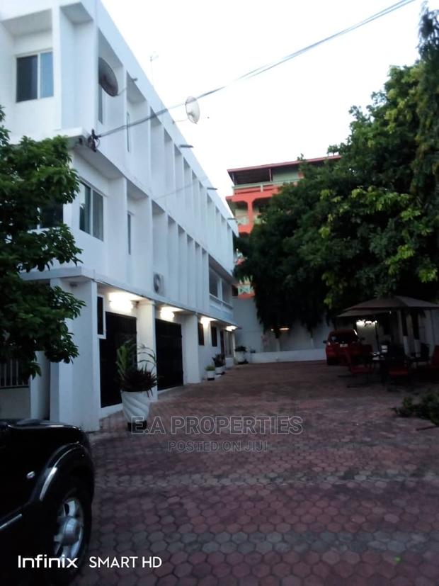 10bdrm Mansion in E a Properties, School Complex Area for Sale · Photo 1