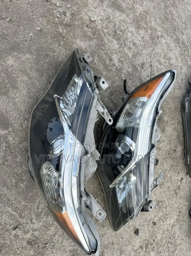 Toyota Camry 2012-2014 Headlights Original Used Pair · Photo 1