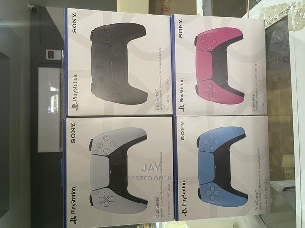 Ps5 Controllers · Photo 1