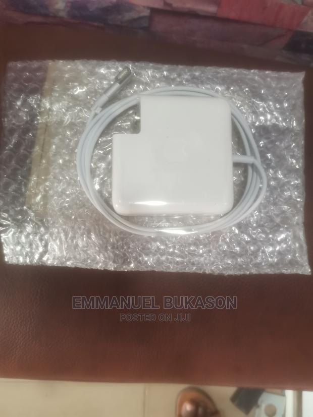 Apple Macbook Charger · Photo 1