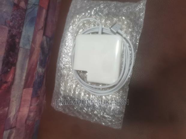 Apple Macbook Charger · Photo 4