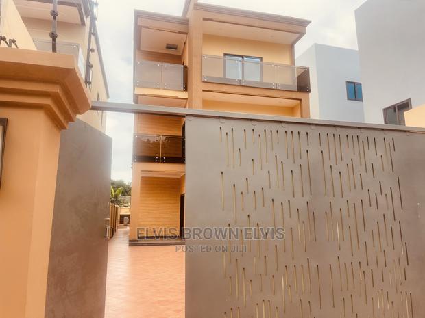4bdrm Mansion in Living Large, East Legon for Rent · Photo 3