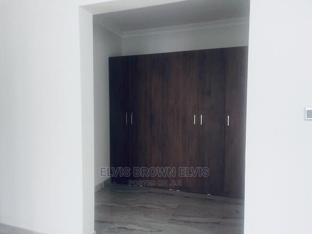 4bdrm Mansion in Living Large, East Legon for Rent · Photo 4