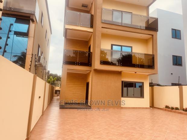 4bdrm Mansion in Living Large, East Legon for Rent · Photo 2