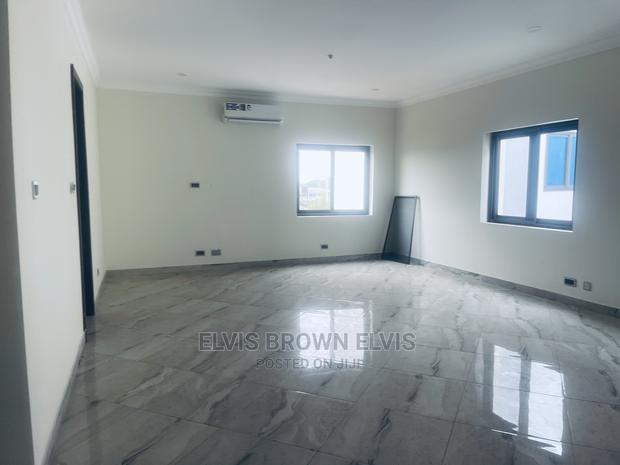 4bdrm Mansion in Living Large, East Legon for Rent · Photo 6