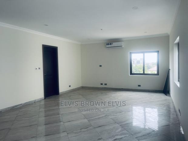 4bdrm Mansion in Living Large, East Legon for Rent · Photo 5