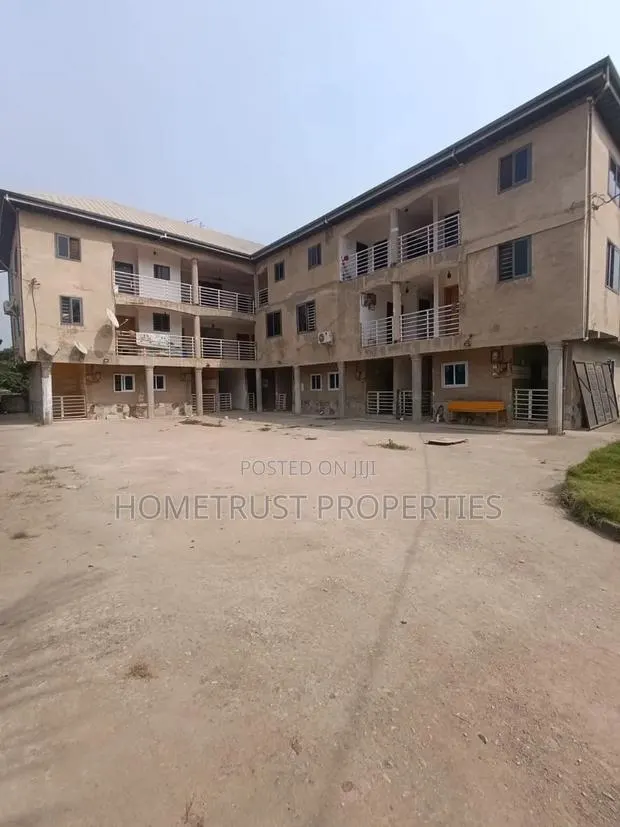 20bdrm Apartment in Amasaman Doboro for sale · Photo 1