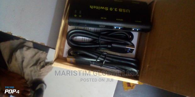 USB 3.0 Switch 2 in 4 Out · Photo 1