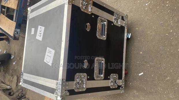 Size 14u Gig Ready Amplifier Rack With Table And Casters · Photo 2