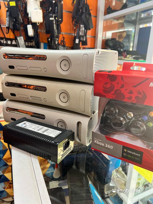 Xbox360 With 8 Games Fifa 22 and More · Photo 1