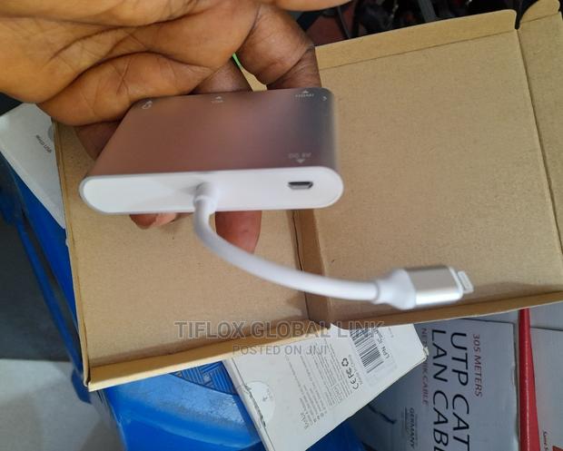 Lighting to HDMI/VGA/AV Adapter · Photo 4