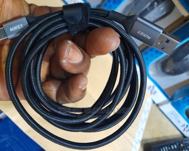 USB 3.0 to Type C Cable 2M · Photo 2