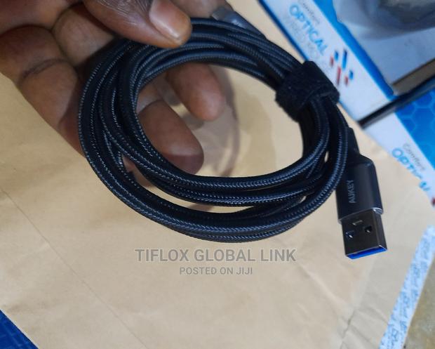 USB 3.0 to Type C Cable 2M · Photo 3