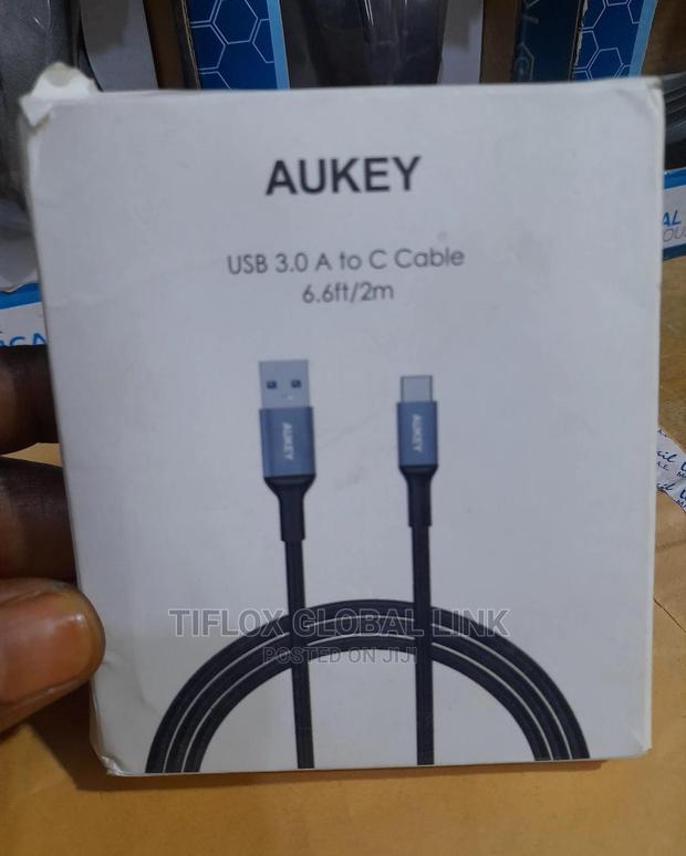 USB 3.0 to Type C Cable 2M · Photo 1