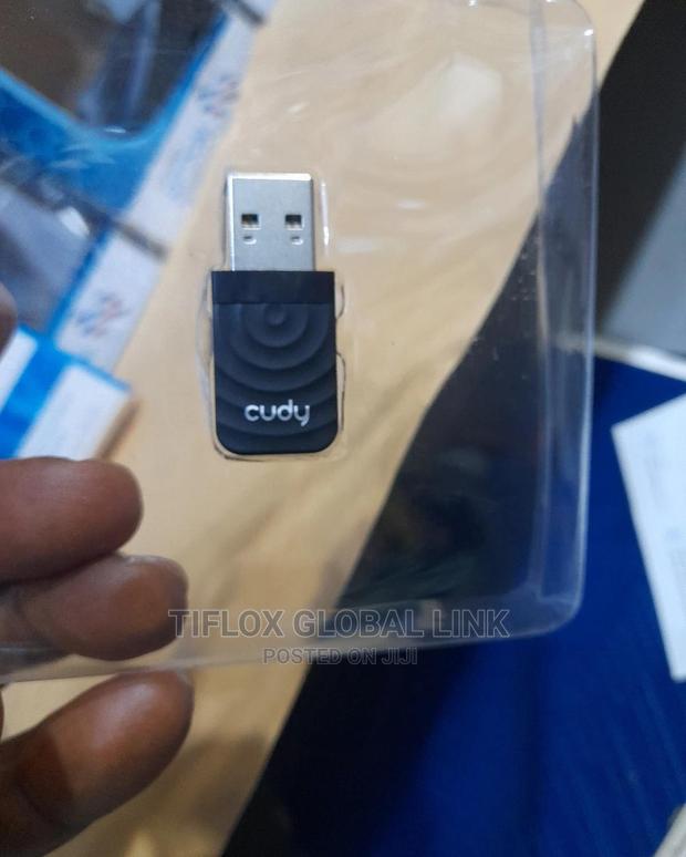 AC 1300 Wireless Dual Band USB Adaptor · Photo 2