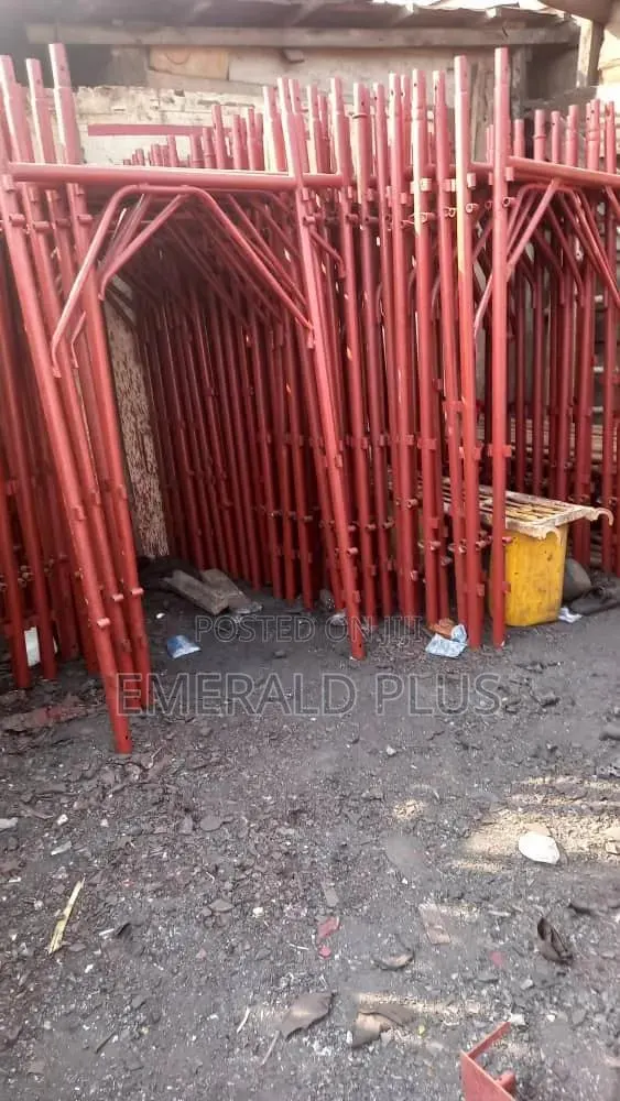 Used Italian Scaffolds Available for Sale · Photo 1