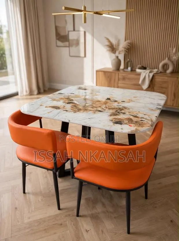 Table and Chairs · Photo 1
